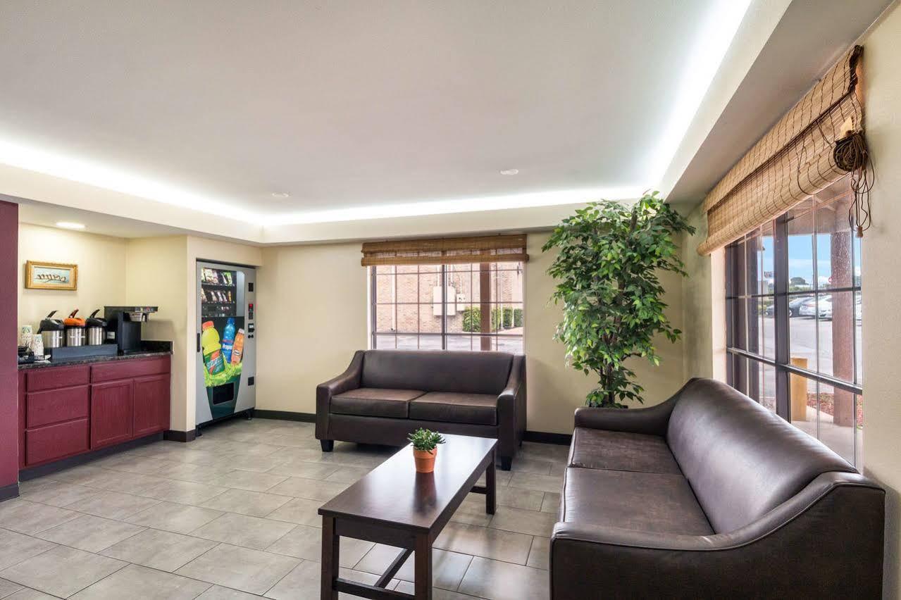 Motel 6 San Antonio Tx I 35 North Corridor المظهر الخارجي الصورة